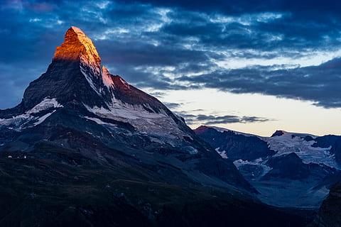 brauner Berg, Berg, Wolke, Gipfel, Sonnenuntergang, Sonnenaufgang, Schatten, Licht, dunkel, Schnee, Landschaft, draußen, Sunnegga, Wanderung, Wandern, Schweiz, Zermatt, Reise, Himmel, Natur, szenen, Gebirge, europäische alpen, Rock - Objekt, Blau, Gletscher, Matterhorn, Eis, Schönheit in der Natur, Europa, Sommer-, wolke - himmel, hoch oben, Tal, Bergrücken, majestätisch, berühmter Platz, große Höhe, Tourismus, schneebedeckt, Panorama-, Sonnenlicht, Hügel, Winter, Wolkengebilde, extremes Gelände, keine Leute, klettern, 5K, CC0, gemeinfrei, lizenzfrei
