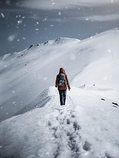 Person, Gehen, Schnee, Abenteuer, Rucksack, kalt, zing, eisig, frostiges Wetter, gefroren, Wanderung, Wanderer, Natur, Jahreszeit, schneebedeckter Berg, Schneespitzen, schneit, schneebedeckt, reisen, Winter, Winterkleidung, kalte Temperatur, eine Person, Freizeitbeschäftigung, echte Menschen, Lebensstile, Schönheit in der Natur, Berg, Tag, Rückansicht, Wandern, Aktivität, weiße Farbe, Kleidung, in voller Länge, draußen, warme Kleidung, extremes Wetter, 4K, CC0, gemeinfrei, lizenzfrei
