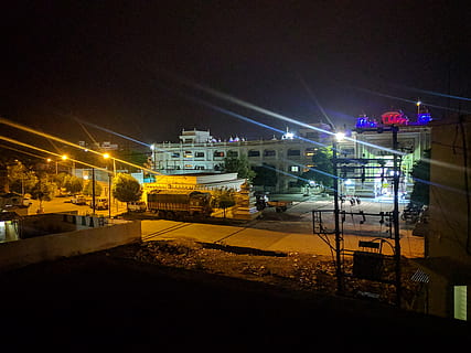 India, Nanded, notte, illuminato, architettura, struttura costruita, esterno dell'edificio, strada, città, mezzi di trasporto, nessuno, industria, attrezzatura per l'illuminazione, cielo, natura, all'aperto, lampione, luce - fenomeno naturale, costruzione, modo di trasporto, luce, 4K, CC0, dominio pubblico, privo di copyright