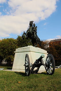 estatua, parque, nube - cielo, naturaleza, día, cielo, planta, campo, modo de transporte, árbol, transporte, nadie, vehículo terrestre, hierba, el pasado, arquitectura, historia, al aire libre, rueda, tierra, militar, estacionario, cañón, 5K, CC0, dominio público, libre de derechos