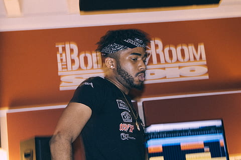 past, rap, drogy, tanec, uzi, yachty, kotelna, studio, záznam, letní, stopy, jedna osoba, hudba, umělecká kultura a zábava, uvnitř, text, vousy, mladého dospělého, volnočasové aktivity, hudební nástroj, mladí muži, životního stylu, muži, hudební vybavení, hledá, západní skript, klavír, portrét, sdělení, účes, klávesnice, 5K, CC0, veřejná doména, bez autorských práv