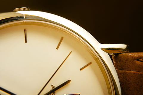 orologio, , avvicinamento, tempo, quadrante, mano minuta, strumento del tempo, antico, nessuno, mezzanotte, eleganza, numero, primo piano estremo, singolo oggetto, lancetta dell'orologio, notte, Seconda mano, Marrone, sfondo nero, ai margini di, 2K, CC0, dominio pubblico, privo di copyright