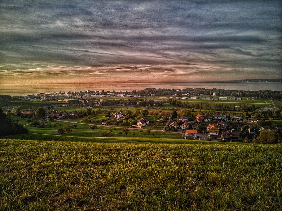 vista, punt de vista, paisatge, llac, naturalesa, posta de sol, cloudscape, núvol, aeroport, suïssa, verd, fotografia, foto, fotoart, art, núvol - cel, medi ambient, cel, planta, camp, terra, bellesa a la natura, escenics - natura, herba, escena tranquil·la, escena rural, creixement, agricultura, exterior de l'edifici, color verd, cap gent, tranquil·litat, a l'aire lliure, plantació, 5K