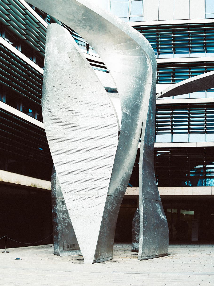 Alemanya, munich, perspectiva, edifici, edificis, architexture, mínim, paisatge urbà, línies, geometria, ciutat, resum, europa, buscant, arquitetura, Deutschland, objecte, vida de ciutat, casa, punt, arquitectura, estructura construïda, dia, exterior de l'edifici, cap gent, a l'aire lliure, vista d’angle baix, naturalesa, metall, creativitat, llum solar, primer pla, escultura, representació, funció de construcció de parets, penjant, art i artesania, transport, acer, 4K