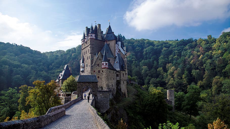 Alemanya, eifel, castell, arquitectura, arbre, planta, estructura construïda, cel, núvol - cel, naturalesa, exterior de l'edifici, edifici, destinacions de viatge, religió, història, dia, el passat, lloc de culte, viatjar, muntanya, espiritualitat, creença, cap gent, a l'aire lliure, 4K