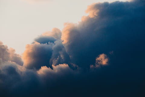 nuvole di nimbo, cielo, nube, luce del sole, splendore, tramonto, Alba, gonfio, tempesta, HD, sfondo, carta da parati hd, pioggia, tempo metereologico, precipitazione, nube di tuono, nuvola di pioggia, natura, blu, nuvola - cielo, all'aperto, sfondi, Cloudscape, Paesaggi, estate, aria, giorno, nuvoloso, bellezza nella natura, clima, meteorologia, stratosfera, luce - fenomeno naturale, Paradiso, spazio, cumulo, sole, crepuscolo, luminosa, soffice, nessuno, bianca, cielo drammatico, stagione, immagine a colori, 5K, CC0, dominio pubblico, privo di copyright