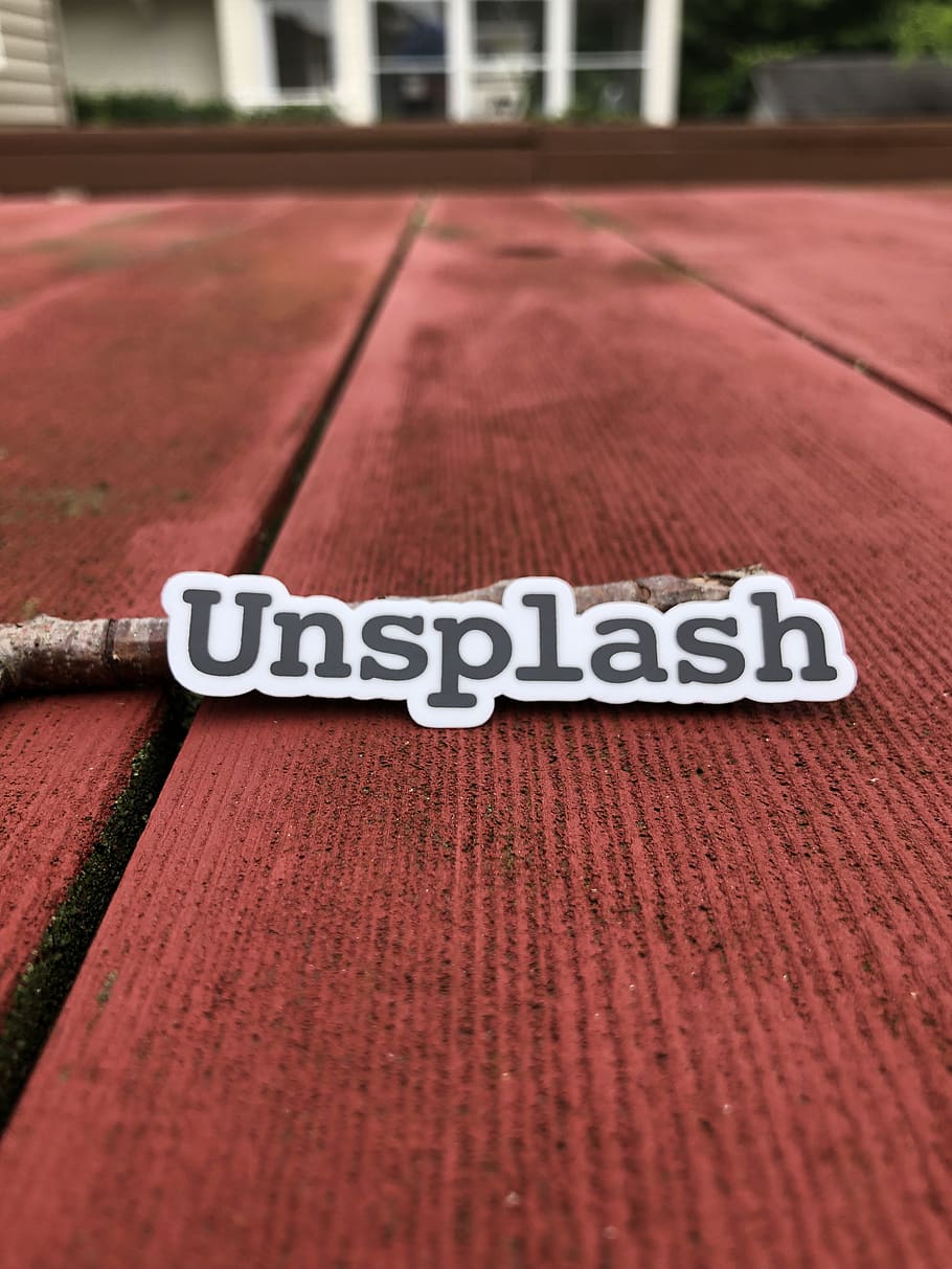 unsplash, vermelho, texto, foco seletivo, comunicação, roteiro ocidental, ninguém, pista e campo, fechar-se, pista de corrida, placa, dia, pista de esportes, esporte, em formação, ao ar livre, arquitetura, orientação, concorrência, texturizado, direção, 4K