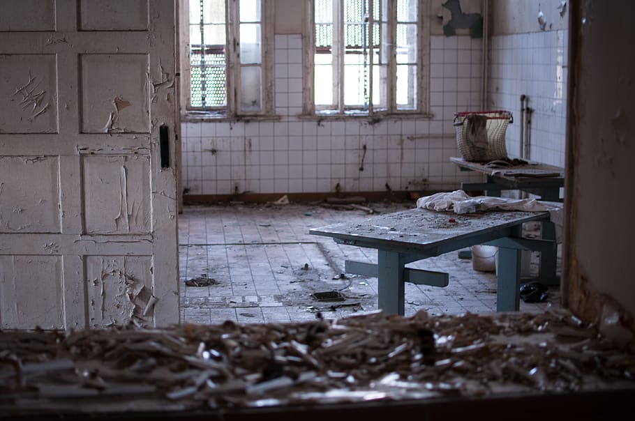 Urbex, forladt, bord, vindue, Hospital, asyl, rædsel, snavset, faret vild, indendørs, dag, ingen mennesker, beskadiget, forældet, arkitektur, rodet, kørt ned, gået i stykker, gammel, nedgang, fravær, smuds, forringelse, bygget struktur, ødelagt, dårlig stand, 4K