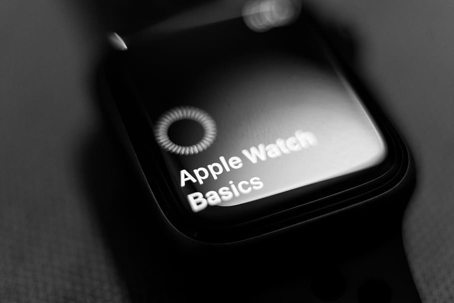 plads, grå, æble, holde øje, wearable, apparat, gadget, sort og hvid, bw, æbleur, teknologi, meddelelse, kontrollere, tekst, tæt på, vestlige script, ingen mennesker, udstyr, indendørs, musik, kunstkultur og underholdning, computer, forbindelse, sort farve, trådløs teknologi, industri, computerudstyr, trykknap, tilgængelighed, enkelt ord, tastatur, computer sprog, 5K