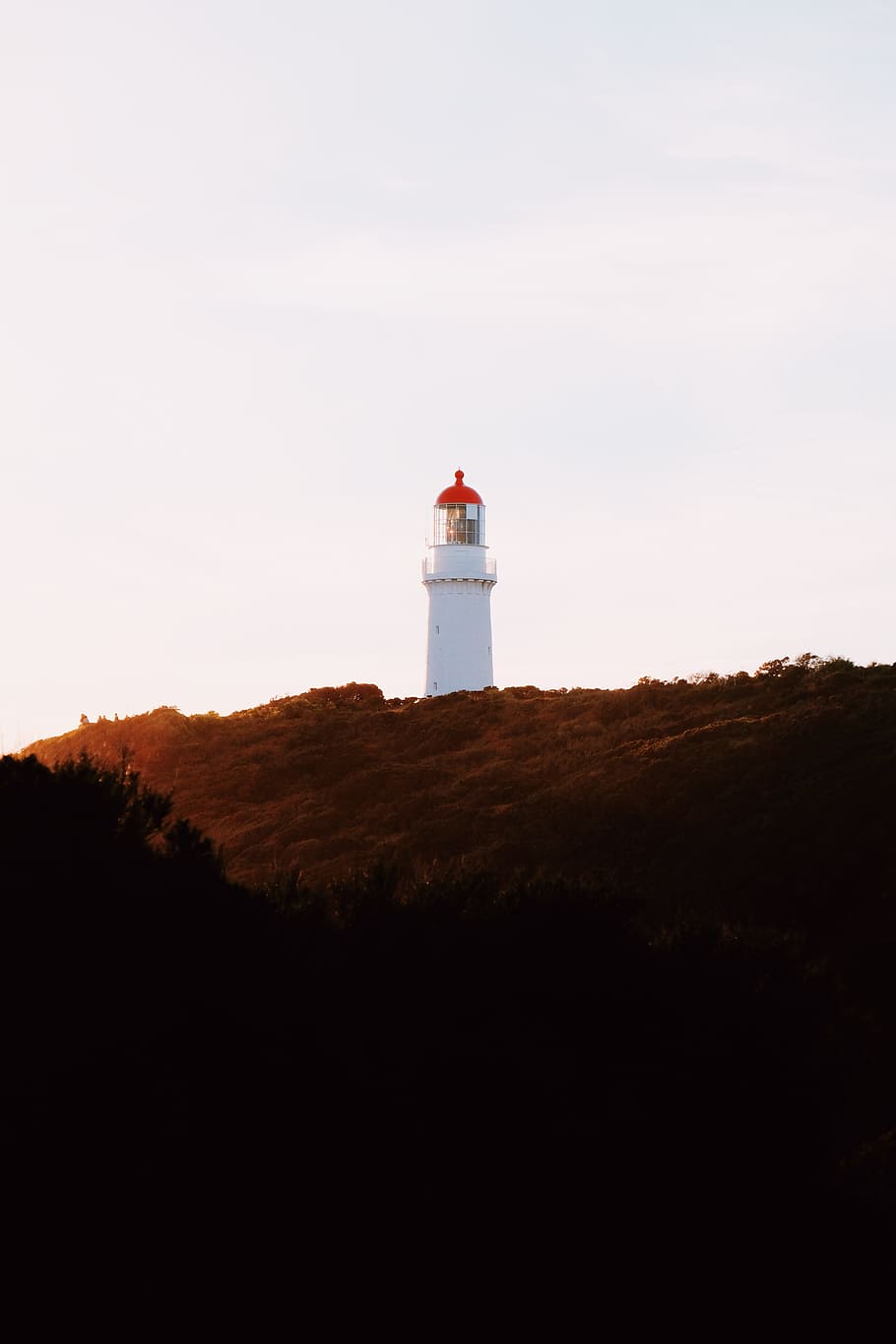 far blanc, far, penya-segat, turó, edifici, arquitectura, mínim, arbre, bosc, Costa, posta de sol, sortida del sol, naturalesa, Enviament, cap schanck, refugi, guardar, cel, fosc, llum, mar, torre, línia de costa, lloc famós, vermell, cap gent, a l'aire lliure, equips d’il·luminació, orientació, paisatge, direcció, equip de navegació, estructura construïda, rock - object, escenics, viatjar, port, maine, seguretat, 5K
