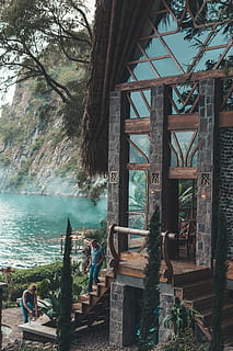 uomo, Marrone, scalinate, Guatemala, costruzione, lago Atitlan, architettura, pergola, veranda, terrazza, acqua, bacino, nebbia, persona, passaggi, struttura, bicchiere, finestra, montagna, scogliera, blu, lago, albero, pianta, natura, giorno, persone reali, struttura costruita, stili di vita, tronco d'albero, tronco, legno - materiale, attività di svago, all'aperto, persone, donne, uomini, mare, movimento, 5K, CC0, dominio pubblico, privo di copyright