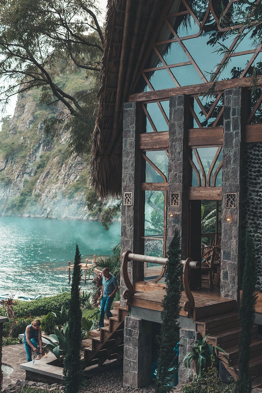 ชาย, สีน้ำตาล, บันได, กัวเตมาลา, อาคาร, ทะเลสาบ atitlan, สถาปัตยกรรม, เรือนกล้วยไม้, ระเบียง, ลาน, น้ำ, ท่าเรือ, หมอก, คน, ขั้นตอน, โครงสร้าง, กระจก, หน้าต่าง, ภูเขา, หน้าผา, สีน้ำเงิน, ทะเลสาป, ต้นไม้, ปลูก, ธรรมชาติ, วัน, คนจริง, โครงสร้างที่สร้างขึ้น, ไลฟ์สไตล์, ลำต้นของต้นไม้, ลำต้น, ไม้ - วัสดุ, กิจกรรมยามว่าง, กลางแจ้ง, ผู้หญิง, ผู้ชาย, ทะเล, การเคลื่อนไหว, 5K