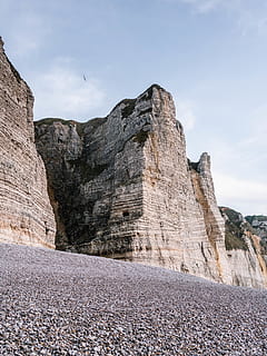 penya-segat gris, antic, penya-segat, la llum del dia, exterior, lloc famós, França, formació geològica, orientació, referència, paisatge, tir en angle baix, muntanya, naturalesa, a l'aire lliure, rock, formació de roca, rocós, escènic, vista, estiu, turisme, viatjar, cel, bellesa a la natura, escenics - natura, escena no urbana, escena tranquil·la, núvol - cel, tranquil·litat, dia, cap gent, sòlid, rock - object, carretera, geologia, idíl·lic, transport, formació, erosionat, clima àrid, 5K, CC0, domini públic, lliure de regalies