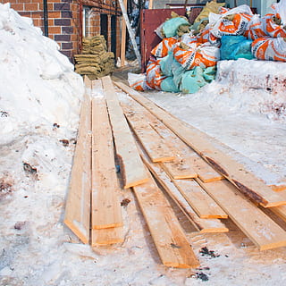 lumbering, legname, legna, pila, impilamento, mucchio, albero, Materiale, boardlumber, woodproduct, tavole di legno, bordo di bordatura, lavorabile, tavola, legno - materiale, architettura, struttura costruita, giorno, nessuno, industria di costruzioni, sito di costruzione, industria, all'aperto, esterno dell'edificio, arte e artigianato, costruzione, vista dall'alto, lavoro, inverno, viaggio, occupazione, incompleto, sviluppo, 720P, CC0, dominio pubblico, privo di copyright