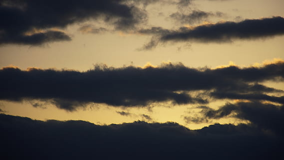 nori, de aur, ora, semnal luminos, ușoară, natură, în aer liber, lumina soarelui, vreme, cer, nor, cumulus, siluetă, apus de soare, amurg, zori de zi, cer roșu, raft, răsărit, univers, spațiul cosmic, spaţiu, astronomie, nor - cer, liniște, scenice - natura, frumusețe în natură, o scenă liniștită, nici o persoana, idilic, dramatic cer, apă, mediu inconjurator, întuneric, fundaluri, scenă non-urbană, 5K, CC0, domeniu public, fără drepturi de autor