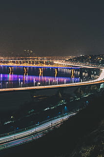 ponte bianco, costruzione, ponte, strada, modo, urbano, città, cittadina, metropoli, passerella, all'aperto, acqua, autostrada, natura, scenario, vista aerea, paesaggio, cavalcavia, attività ricreative, avventura, luce, notte, illuminato, architettura, struttura costruita, connessione, ponte - struttura fatta dall'uomo, fiume, mezzi di trasporto, cielo, riflessione, nessuno, esterno dell'edificio, lunga esposizione, movimento, 5K, CC0, dominio pubblico, privo di copyright