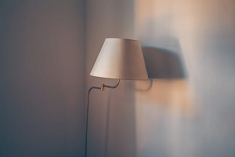 Alemanya, munich, interior, simple, silenci, color, disseny, funció de construcció de parets, equips d’il·luminació, a l'interior, cap gent, llum elèctrica, electricitat, interior de casa, il·luminat, ombra de llum, primer pla, còpia espai, llum - fenomen natural, arquitectura, metall, paret, llum, estructura construïda, centrar-se en primer pla, natura morta, 4K, CC0, domini públic, lliure de regalies
