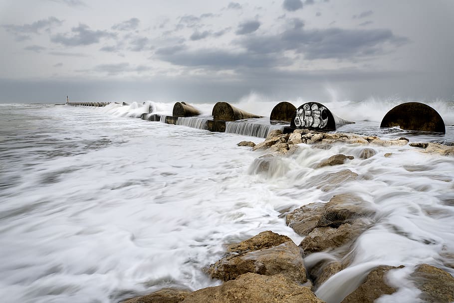 cascades, mar, aigua, naturalesa, a l'aire lliure, oceà, espanya, abril temporal., barcelona, promontori, onades del mar, línia de costa, tempesta, animal, mamífer, suportar, vida salvatge, mediterrani, nikon, mediterráneo, Costa, cel, escenics - natura, moviment, núvol - cel, bellesa a la natura, rock, rock - object, sòlid, terra, cap gent, exposició llarga, temperatura de fred, aigua que flueix, esport, que flueix, horitzó sobre l’aigua, poder a la natura, 8K