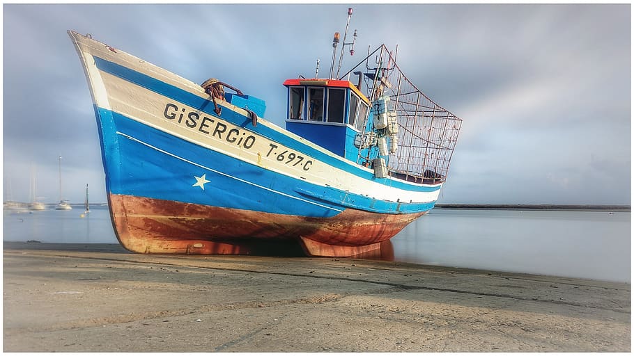 cielo, spiaggia, paesaggio, nube, acqua, Marina Militare, riflessione, natura, barca, stagno, nave, mattina, la linea dell'orizzonte, ambiente, nave nautica, mare, mezzi di trasporto, modo di trasporto, nuvola - cielo, nessuno, ormeggiato, giorno, all'aperto, sceneggiatura occidentale, testo, viaggio, orizzonte sull'acqua, la tranquillità, destinazioni di viaggio, ancorato, industria ittica, barca a vela, 4K
