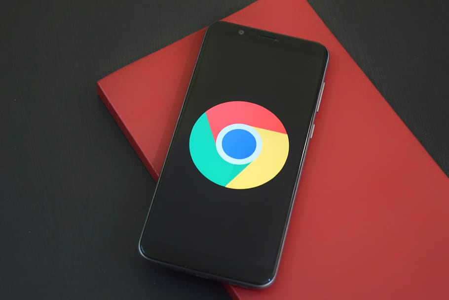 crom, google chrome, android, navegador, crom android, navegador mòbil, multicolor, forma geomètrica, forma, comunicació, cap gent, vermell, tecnologia, a l'interior, vista d’angle alt, primer pla, cercle, tecnologia sense fils, tir de l'estudi, connexió, directament a sobre, natura morta, cultura i entreteniment artístic, pantalla, pantalla tàctil, còpia espai, en blanc, 4K