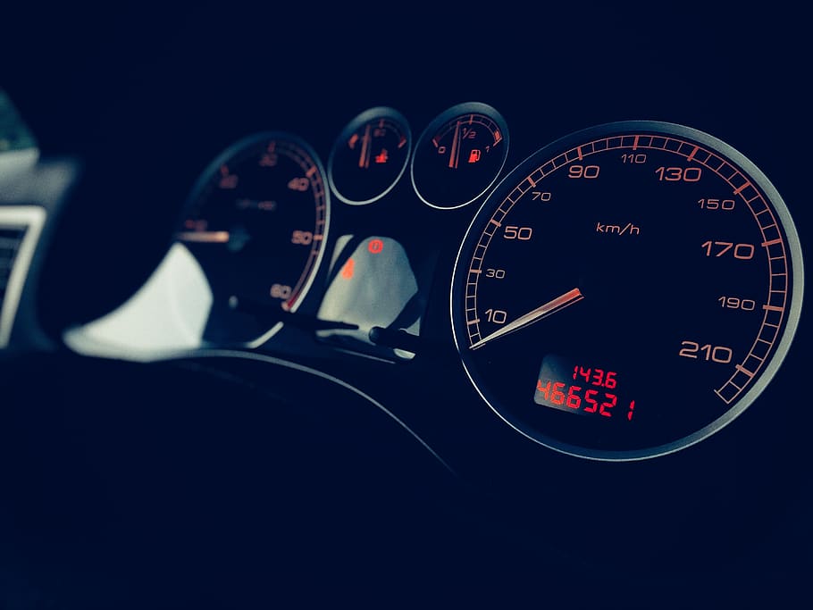 Transportmittel, Fahrzeuginnenraum, Transport, Schalttafel, Auto, Tachometer, Kraftfahrzeug, Cockpit, Instrumententafel, Steuerung, Flugzeug, Landfahrzeug, Luftfahrzeug, Nahansicht, Nummer, drinnen, Messinstrument, Autoinnenraum, Geschwindigkeit, Reise, Spur, Messgerät - Messinstrument, 4K