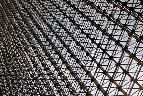 padron, finestres, marc complet, estructura construïda, arquitectura, patró, fons, vista d’angle baix, cap gent, sostre, metall, forma, forma geomètrica, indústria, disseny, ferro - metall, a l'aire lliure, dia, repetició, modern, quadrícula, aliatge, Criss cross, acer, 2K, CC0, domini públic, lliure de regalies
