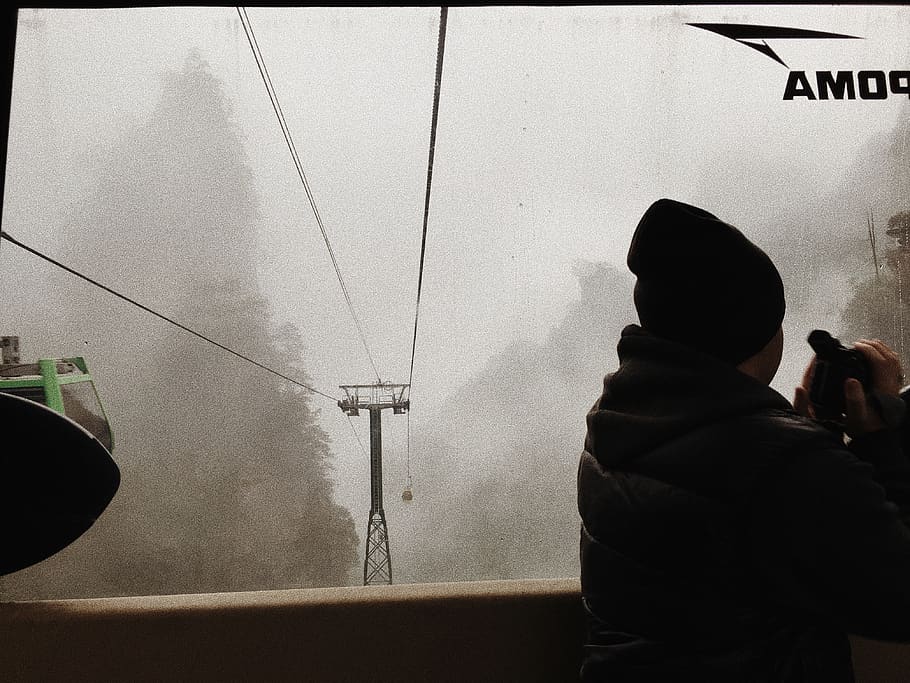 Fenster, Fensteransicht, Reise, Hintergrund, Tapete, Berg, Avatar Berg, echte Menschen, Menschen, Männer, Stehen, die Architektur, Transport, Kommunikation, Kleidung, Lebensstile, zufällige Menschen, Tag, kalte Temperatur, nicht erkennbare Person, Winter, Frau, gebaute Struktur, Autopostproduktionsfilter, Technologie, warme Kleidung, 4K