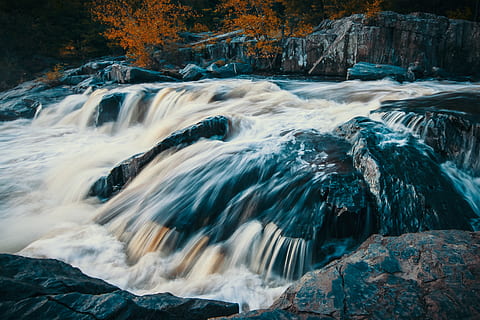 Landschaftsfoto, Wasserfälle, Kaskade, Nahansicht, kalt, Umgebung, fließen, HD Wallpaper, Landschaft, Langzeitbelichtung, Bewegung, Natur, Naturtapete, Stromschnellen, Rock, szenisch, Strom, Zeitraffer, Wasser, Szenen - Natur, Schönheit in der Natur, solide, Rock - Objekt, fließendes Wasser, Wasserfall, Bewegungsunschärfe, fließend, keine Leute, Wald, Wassersport, Meer, Tag, Land, draußen, Kraft in der Natur, fallendes Wasser, 4K, CC0, gemeinfrei, lizenzfrei