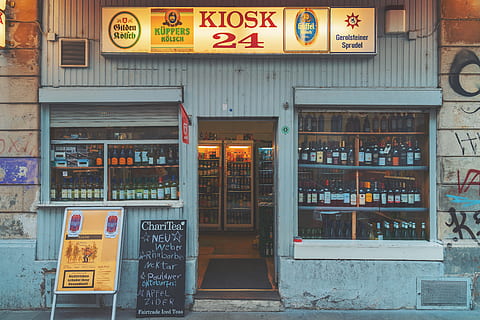 ha aperto, chiosco 24 negozio, memorizzare, negozio, portone, cartello, urbano, città, liquore, alcool, bere, scaffali, finestra, strada, all'aperto, consumatore, alchohol, chiosco, comunicazione, testo, architettura, struttura costruita, esterno dell'edificio, sceneggiatura occidentale, nessuno, Al dettaglio, giorno, copione, shopping, cibo e bevande, illuminato, sceneggiatura non occidentale, attività commerciale, Entrata, consumismo, distributore automatico, 5K, CC0, dominio pubblico, privo di copyright