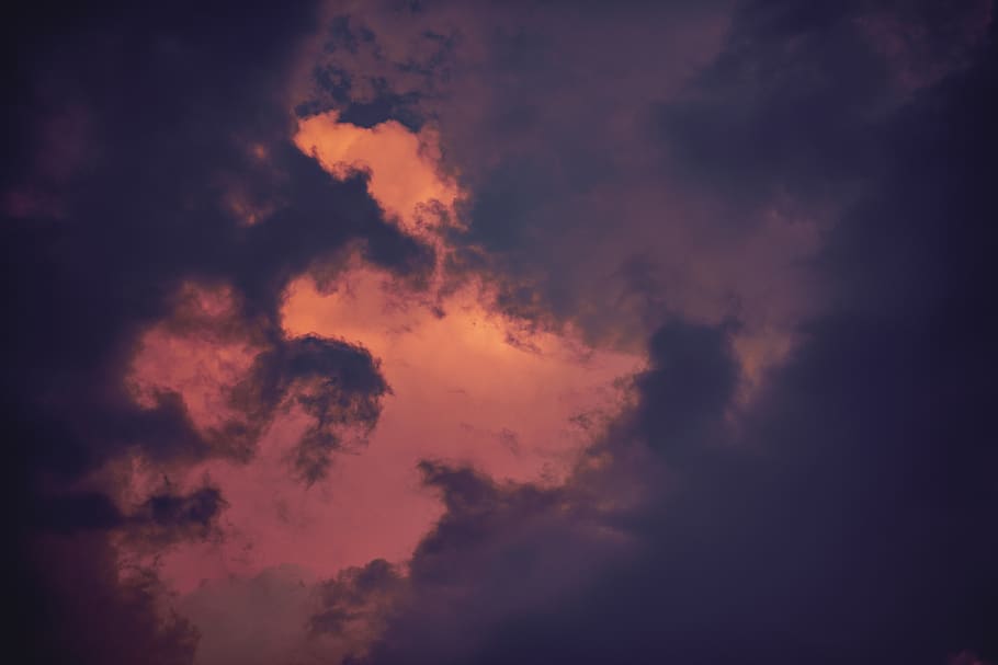 dyster himmel, natur, udendørs, himmel, vejr, Sky, cumulus, daggry, kunst, lilla, fin kunst, skyer, ild, rød, farve, farver, skumring, rød himmel, solnedgang, storm, plante, sky - himmel, skønhed i naturen, scenics - natur, ro, dramatisk himmel, cloudscape, rolig scene, lav vinkel visning, ingen mennesker, orange farve, idyllisk, baggrunde, overskyet, humørlig himmel, meteorologi, romantisk himmel, 5K
