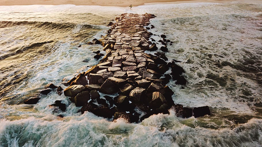 via del rock, spiaggia, all'aperto, natura, acqua, mare, oceano, litorale, ardesia, roccia, costa, passerella, sentiero, onde del mare, uccello, animale, promontorio, macerie, ciottolo, marciapiede, solido, roccia - oggetto, giorno, bellezza nella natura, movimento, terra, nessuno, vista dall'alto, la tranquillità, sport acquatico, scenics - natura, formazione rocciosa, costa rocciosa, acqua corrente, superficiale, fluente, 4K