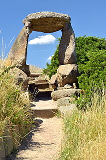 sten grind, moln, himmel, blå, mystisk, bort, humör, natur, landskap, panorama, arkitektur, historia, det förflutna, gammal, byggd struktur, dag, solljus, växt, inget folk, gammal ruin, resmål, resa, vägen framåt, fast, trappa, båge, klar himmel, uråldrig civilisation, utomhus, arkeologi, förstörd, 5K, CC0, offentligt domän, royaltyfria