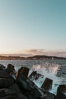 bølger styrter, daggry, ocean, klipper, hav, marinemaleri, plaske, sten, himmel, vand, klippe, skønhed i naturen, scenics - natur, solid, rock-objekt, natur, ingen mennesker, solnedgang, sprøjt, strand, bevægelse, bølge, jord, kopiere plads, udendørs, rolig scene, magt i naturen, breaking, 4K, CC0, offentligt domæne, royaltyfrie