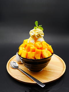 bingsu, menu, Mango, cibo e bevande, cibo, utensile da cucina, freschezza, cibo dolce, pronto a mangiare, dolce, cucchiaio, tavolo, piatto, in casa, indulgenza, natura morta, mangiare sano, frutta, nessuno, avvicinamento, ciotola, tentazione, sfondo nero, vasellame, 4K, CC0, dominio pubblico, privo di copyright