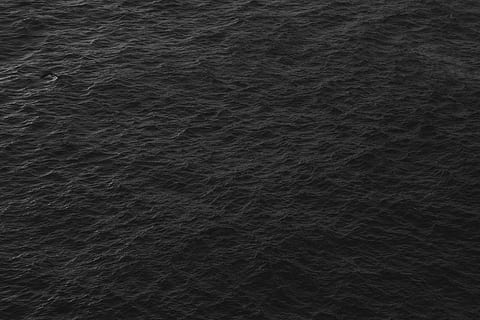 aigua de l’oceà, naturalesa, aigua, a l'aire lliure, oceà, mar, textura, vessament de petroli, animal, ocell, pissarra, ondulació, fusta, onades del mar, gris, asfalt, cites, concret, transport, vehicle, fons, marc complet, patró, cap gent, primer pla, material, fosc, resum, a l'interior, aspre, tèxtil, patró natural, ondulat, color negre, còpia espai, efecte texturat, cuir, fons negre, suavitat, netejar, 5K, CC0, domini públic, lliure de regalies