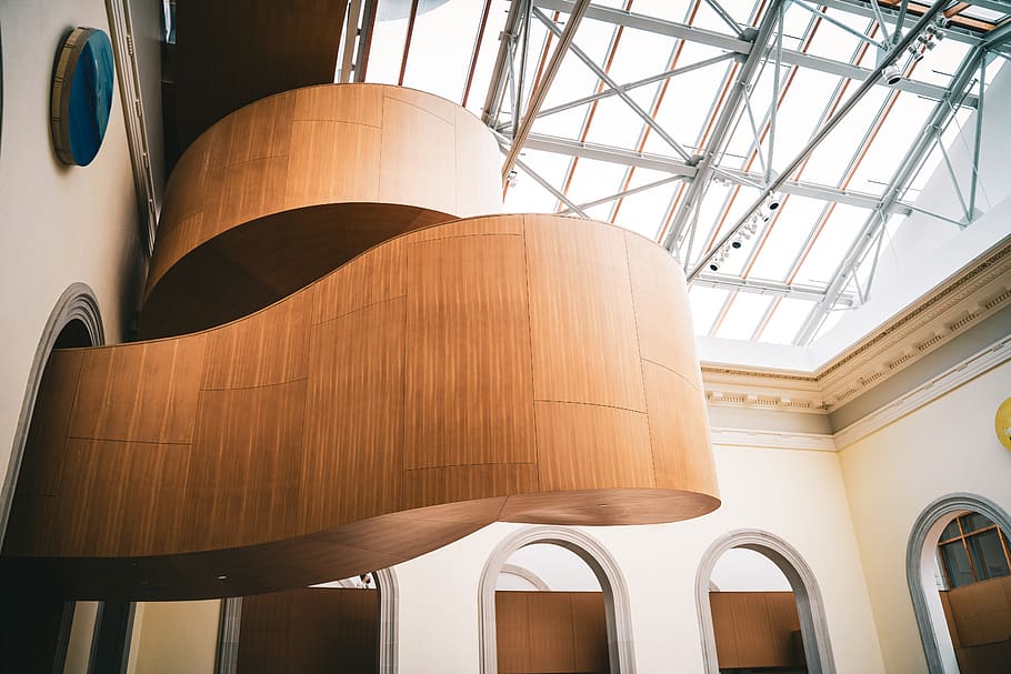 architettura, costruzione, finestra, lucernario, lampada, centro Congressi, pavimento, planetario, illuminazione, osservatorio, pavimentazione, Teatro dell'opera, soffitto a volta, arco, arcuato, in casa, interior design, edificio per uffici, apparecchio di illuminazione, altare, legno - materiale, struttura costruita, nessuno, giorno, Inquadratura dal basso, Marrone, luce del sole, design, scala, soffitto, modello, avvicinamento, moderno, ornato, 5K