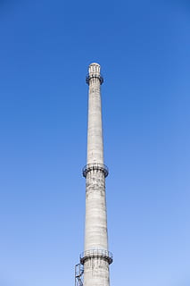 turn turn de beton gri, monument, clădire, 798 districtul de artă, China, Beijing, arhitectură, cer, coloană, stâlp, obelisc, înalt, albastru, șemineu, turn, centrală electrică, în aer liber, palmier, plantă, copac, Arecaceae, vedere unghiulară joasă, cer senin, construită, zi, nici o persoana, natură, înalt - înalt, fabrică, exteriorul clădirii, spațiu copie, coloană arhitecturală, stack de fum, industrie, călătorie, destinații de călătorie, poluare, loc, 5K, CC0, domeniu public, fără drepturi de autor