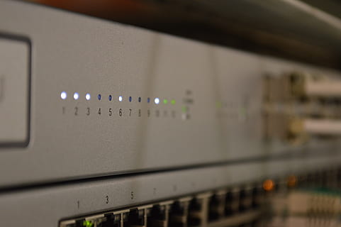 Electronică, hardware-, modem, laptop, calculator, PC, intrerupator, 10GbE, 16xg, UNIFI, reţea, Server, router, hardware-ul computerului, CD player, amplificator, butuc, cip electronic, casetofon, osciloscop, tehnologie, nici o persoana, iluminat, selectiv, a închide, conexiune, arta culturii și divertismentului, comunicare, în interior, echipament, echipamente de iluminat, industrie, muzică, electricitate, industria electronică, cablu, conectare la rețea, natură, Control, 5K, CC0, domeniu public, fără drepturi de autor