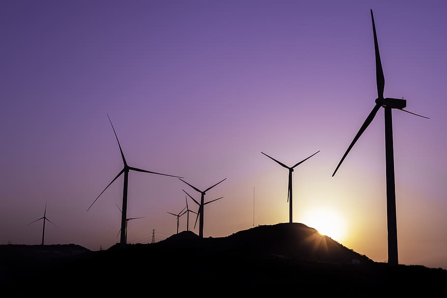 il motore, motore, macchina, turbina eolica, turbina, vegetazione, pianta, tempo metereologico, natura, indietro, attività ricreative, avventura, all'aperto, terra, costruzione, centrale elettrica, parlamento, bagliore, luce, cespuglio, combustibile e produzione di energia, energia rinnovabile, tramonto, conservazione dell'ambiente, energia alternativa, energia eolica, cielo, ambiente, tecnologia, silhouette, elettricità, bellezza nella natura, vento, Alimentazione elettrica, paesaggio, colore arancione, scenics - natura, sole, nessuno, risorse sostenibili, potere in natura, viola, 8K