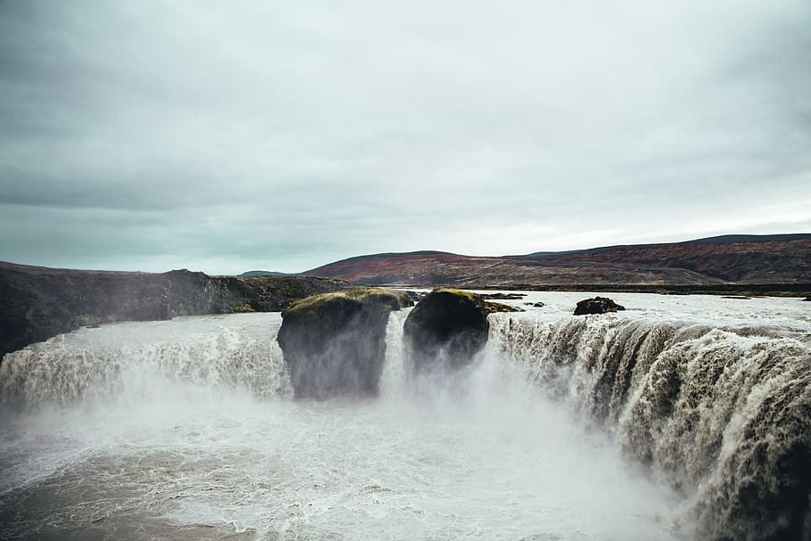 ràpids, formant, riu, convertir-se, més superficial, muntanyes, Islandia, núvols, fred, que flueix, boira, muntanya, a l'aire lliure, abocament, rock, velocitat, esprai, corrent, cascada, netejar, condensació, medi ambient, extrem, flux, líquid, moviment, natural, naturalesa, barranc, esquitxades, pedra, streaming, marea, viatjar, turbulent, vertical, aigua, onada, blanc, hivern, escenics - natura, bellesa a la natura, cel, núvol - cel, exposició llarga, cap gent, aigua que flueix, escena no urbana, dia, paisatge, poder a la natura, poder, 2K