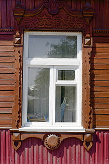 finestra, avvicinamento, vecchio, architettura, esterno dell'edificio, struttura costruita, costruzione, nessuno, Casa, vetro - materiale, giorno, legno - materiale, trasparente, tenda, riflessione, all'aperto, parete, quartiere residenziale, chiuso, porta, caratteristica della parete, Entrata, telaio della finestra, 4K, CC0, dominio pubblico, privo di copyright
