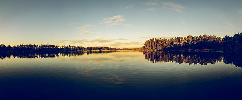 silhuet, træer, ved siden af, legeme, vand, klar, blå, himmel, skyer, daggry, aften, Skov, grøn, horisont, landskab, lys, panorama, afspejling, naturskøn, sindsro, sommer, solnedgang, sø, ro, træ, scenics - natur, rolig scene, skønhed i naturen, havnefronten, natur, ingen mennesker, plante, sky - himmel, ikke-urbane scene, idyllisk, dag, symmetri, udendørs, refleksions søen, 8K, CC0, offentligt domæne, royaltyfrie