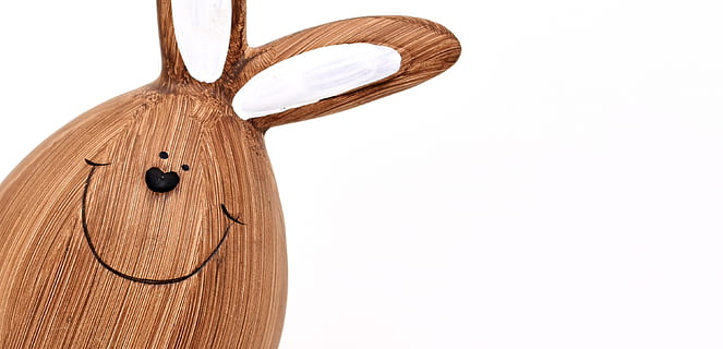Paști, iepurașul de Paște, primăvară, figura, decor de Paști, Paste Fericit, felicitare, text dom, drăguţ, decoratiuni de masă, figuri de Paști, cifrele, vacanţă, lemn - material, maro, fundal alb, spațiu copie, în interior, animal, studio shot, nici o persoana, agăţat, animale tematice, corn de cerb, elimina, copac, animale sălbatice, ustensile de bucatarie, un singur obiect, natură, partea corpului animalului, a închide, echipament, lingura de lemn, 2K, CC0, domeniu public, fără drepturi de autor