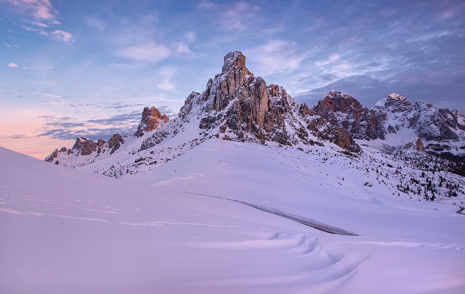 bjerg, sne, spids, topmøde, vinter, kold, himmel, natur, landskab, klippe, alpine, miljø, scenics - natur, kold temperatur, skønhed i naturen, sky - himmel, snedækket bjerg, ro, bjergkæde, ingen mennesker, rolig scene, ikke-urbane scene, idyllisk, jord, bjergtop, formation, 5K