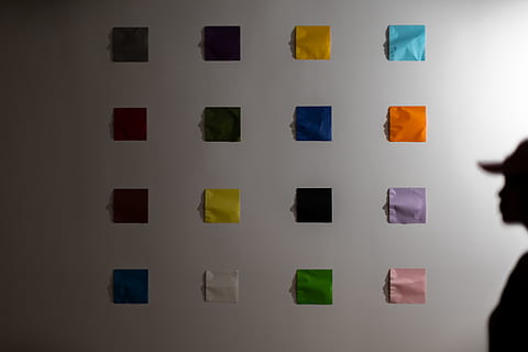 Multi, colorato, appiccicoso, gli appunti, parete, stati Uniti, Washington, galleria nazionale dei ritratti, ornamento, gioielli, pietra preziosa, Smeraldo, arte Moderna, arte, multicolore, caratteristica della parete, in casa, ombra, avvicinamento, una persona, di fila, scelta, girato in studio, architettura, creatività, fianco a fianco, sospeso, struttura costruita, persona irriconoscibile, colore nero, variazione, 5K, CC0, dominio pubblico, privo di copyright