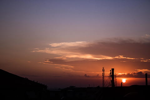 Sonnenuntergang, Wolke, Einbruch der Dunkelheit, Sonnenaufgang, Himmel, die Architektur, gebaute Struktur, orange Farbe, Gebäudehülle, Silhouette, wolke - himmel, Natur, Schönheit in der Natur, Szenen - Natur, Gebäude, Turm, keine Leute, draußen, kopieren sie platz, Nicht-städtische Szene, Fabrik, idyllisch, ruhige Szene, 5K, CC0, gemeinfrei, lizenzfrei