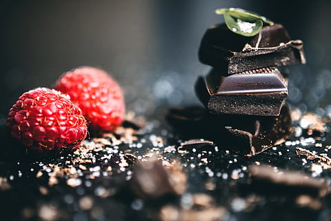 întuneric, ciocolată, zmeură, presăra, gustos, desert, alimente, fruct, dulce, tapet, hd, înaltă definiție, mancare si bautura, mâncat sănătos, boabe de fructe, a închide, prospeţime, nici o persoana, roșu, selectiv, bunăstare, natură, zi, căpșună, culoare neagră, mâncare dulce, lemn - material, natură moartă, în aer liber, tort de ciocolata, ispită, 5K, CC0, domeniu public, fără drepturi de autor