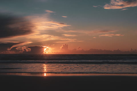 foto, de praia, por do sol, nuvens, costa, Sombrio, alvorecer, meio Ambiente, horizonte, idílico, natureza, oceano, oceanshore, oceanside, calmo, cenário, cênico, mar, vista do mar, Beira Mar, à beira-mar, céu, brilho do sol, luz solar, nascer do sol, tranquilo, agua, nuvem - céu, beleza na natureza, scenics - natureza, horizonte sobre a água, tranquilidade, cena tranquila, reflexão, cor laranja, terra, Dom, ninguém, ao ar livre, 2K, CC0, domínio público, royalty free