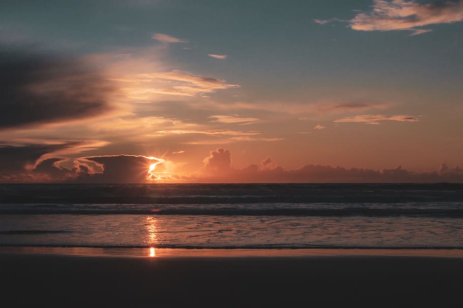 foto, platja, posta de sol, núvols, Costa, fosc, alba, medi ambient, horitzó, idíl·lic, naturalesa, oceà, costa d’oceà, pacífica, paisatge, escènic, mar, paisatge marí, vora del mar, Riba, cel, sol brillant, llum solar, sortida del sol, tranquil, aigua, núvol - cel, bellesa a la natura, escenics - natura, horitzó sobre l’aigua, tranquil·litat, escena tranquil·la, reflexió, color taronja, terra, sol, cap gent, a l'aire lliure, 2K