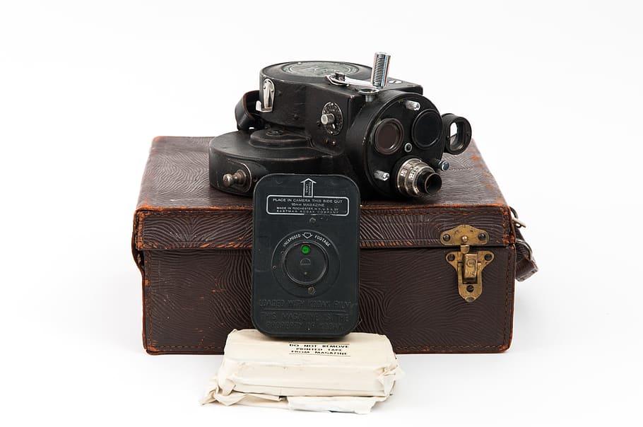 nero, microscopio, scatola, telecamera, elettronica, Camera digitale, bianca, foto, film, video, studio, minimo, Vintage ▾, videocamera, copriobiettivo, cinghia, mobilia, tavolo, lenti della macchina fotografica, legna, ceramica, arte, porcellana, girato in studio, temi fotografici, macchina fotografica - attrezzatura fotografica, sfondo bianco, tecnologia, ritagliare, in stile retrò, in casa, attrezzatura fotografica, natura morta, singolo oggetto, colore nero, nessuno, avvicinamento, antico, obiettivo - strumento ottico, vecchio, fotocamera reflex, 2K